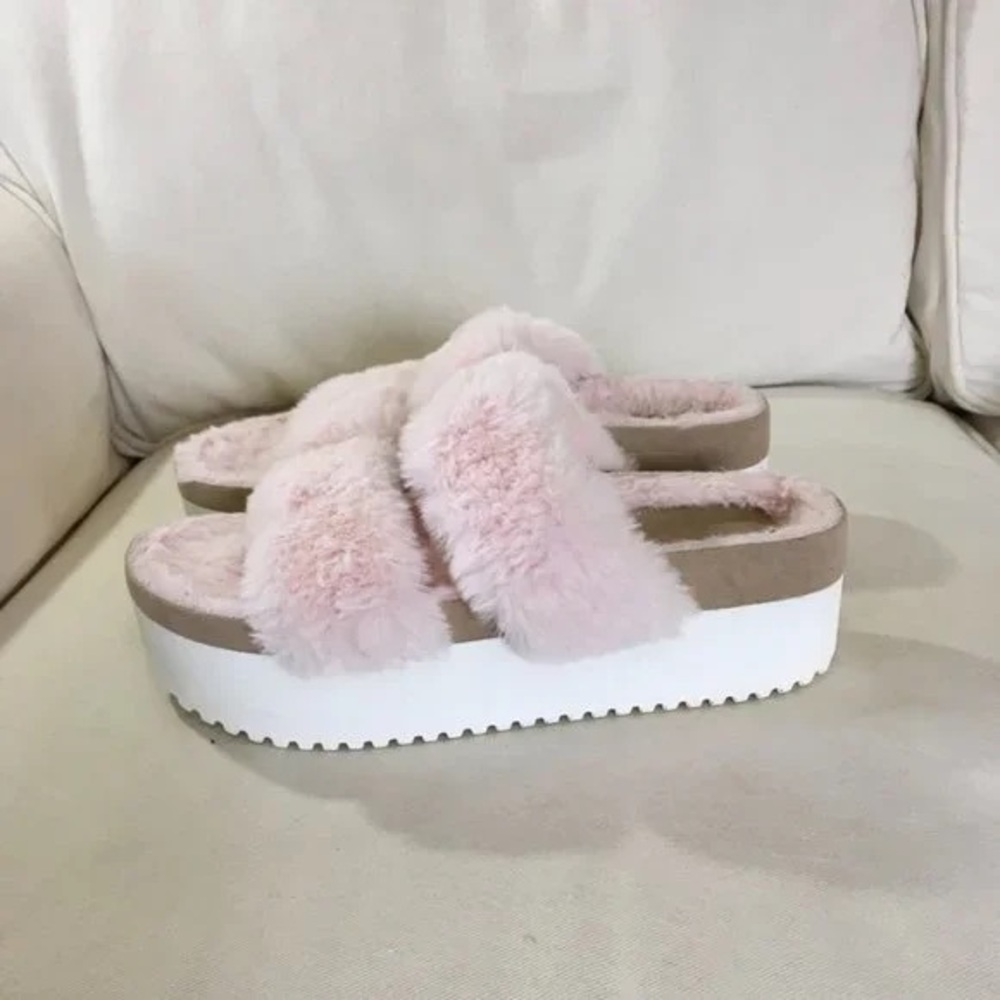 Madden girl fuzzy platform sandals